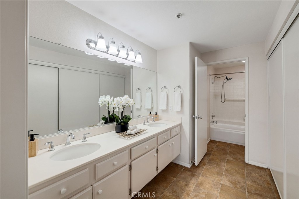 2571 Plaza Del Amo 109