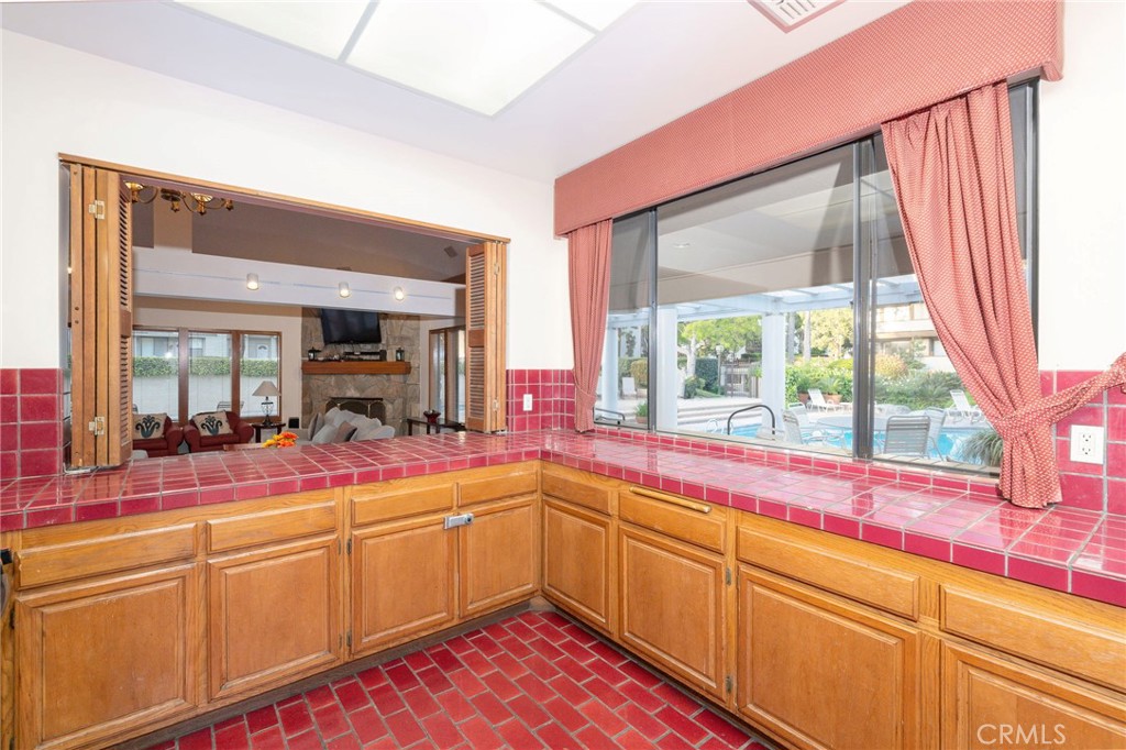 2571 Plaza Del Amo 109