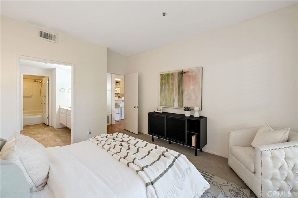 2571 Plaza Del Amo 109