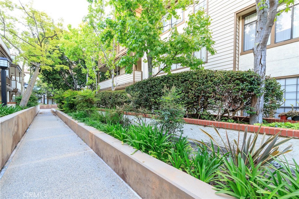 2571 Plaza Del Amo 109