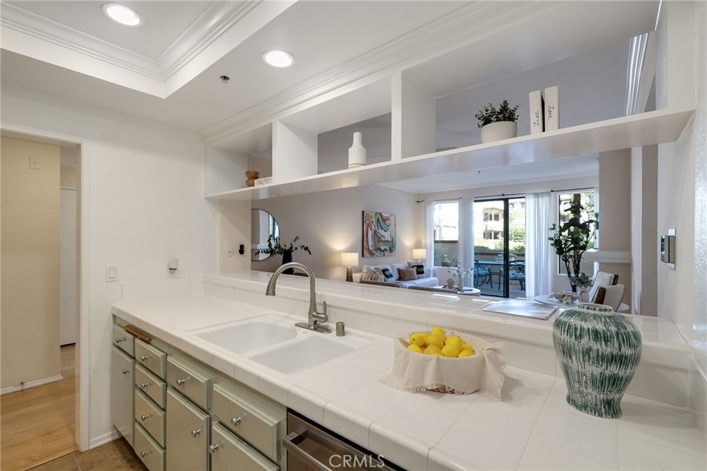 2571 Plaza Del Amo 109