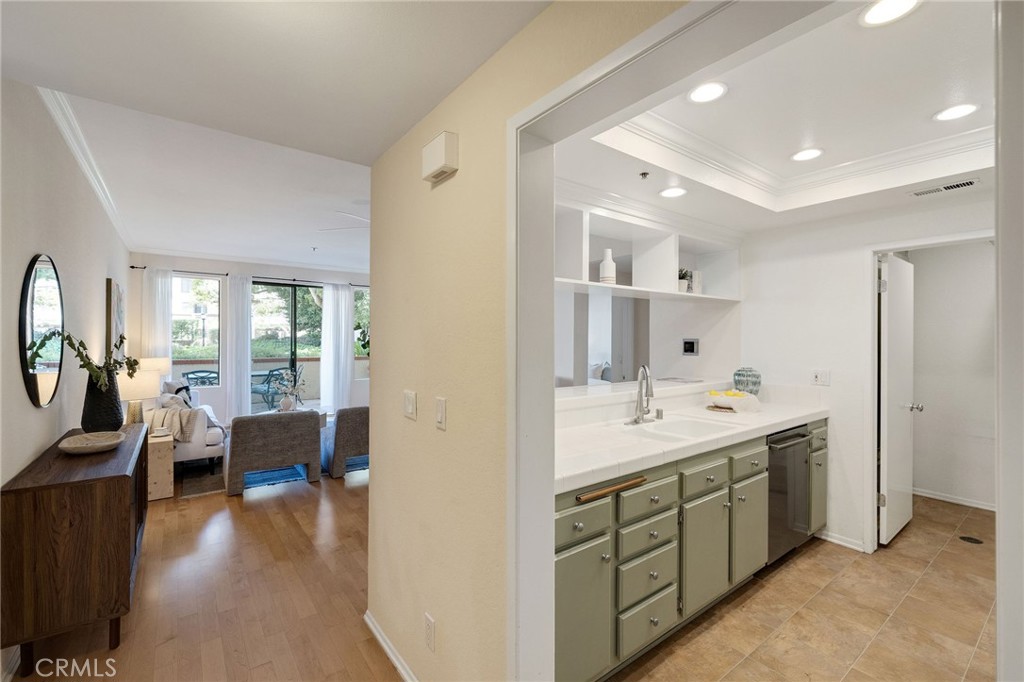 2571 Plaza Del Amo 109