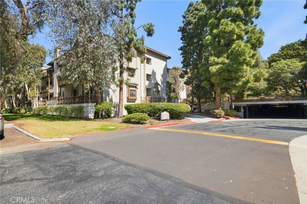 2571 Plaza Del Amo 109