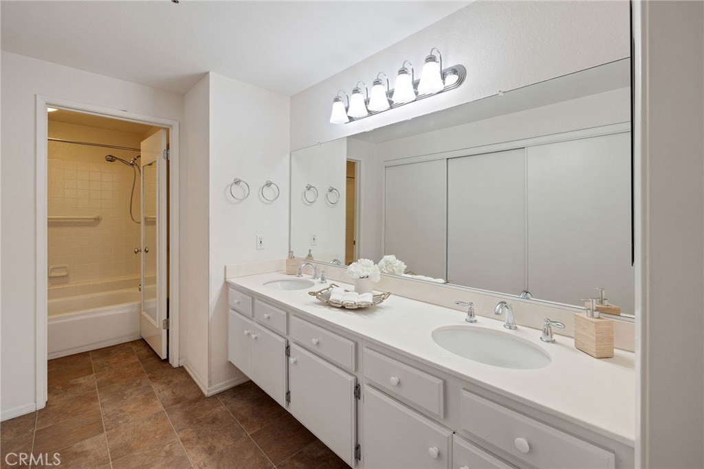 2571 Plaza Del Amo 109