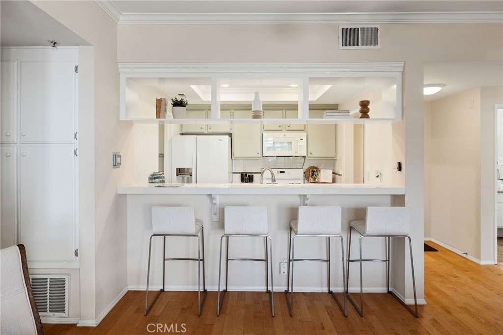 2571 Plaza Del Amo 109