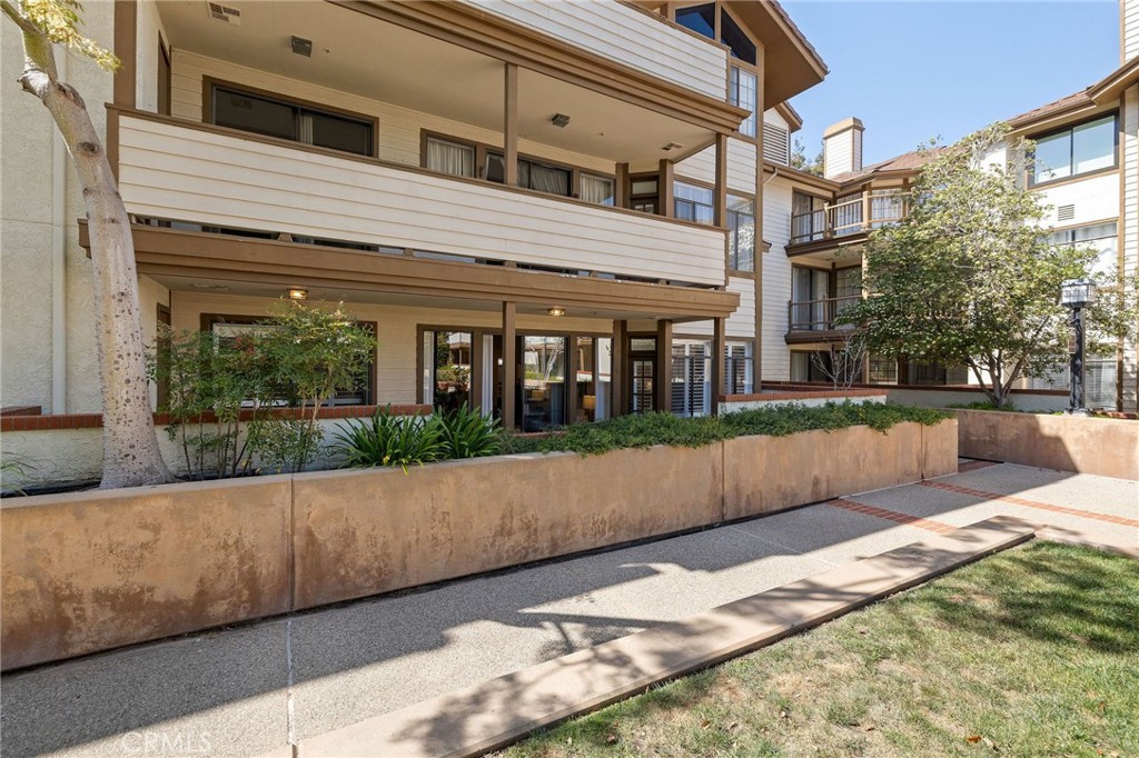 2571 Plaza Del Amo 109