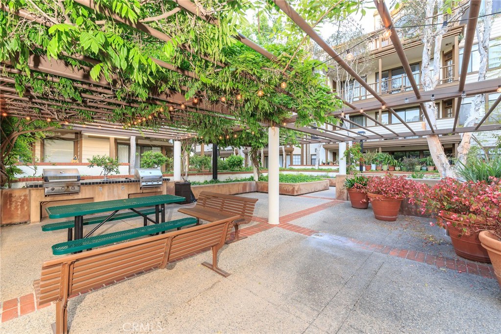 2571 Plaza Del Amo 109