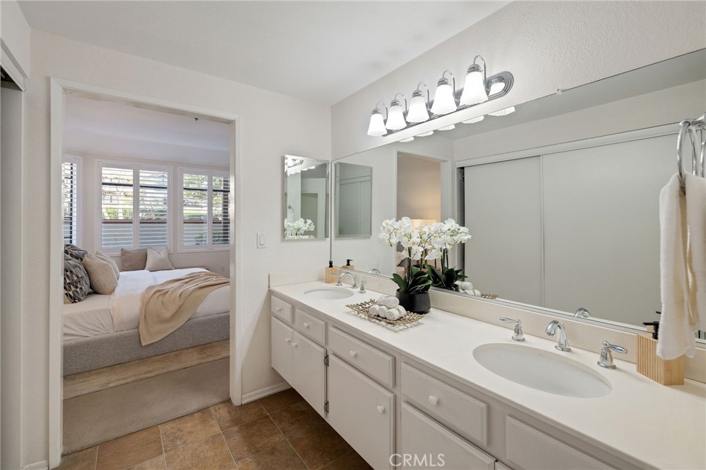 2571 Plaza Del Amo 109