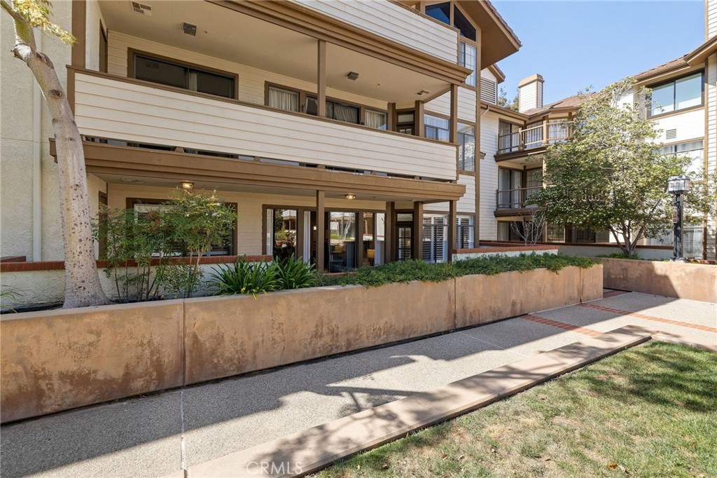 2571 Plaza Del Amo 109