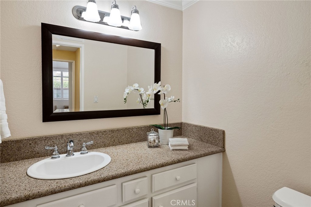 2571 Plaza Del Amo 109