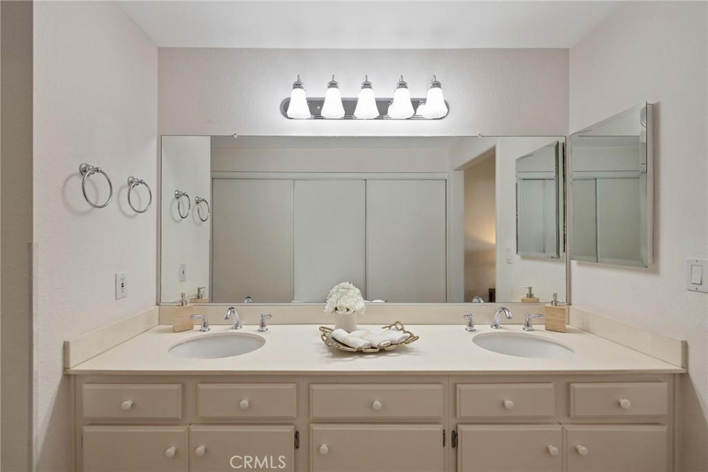 2571 Plaza Del Amo 109