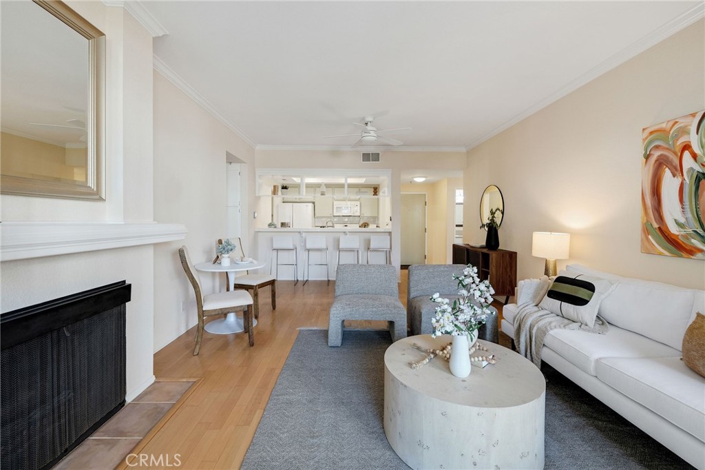 2571 Plaza Del Amo 109