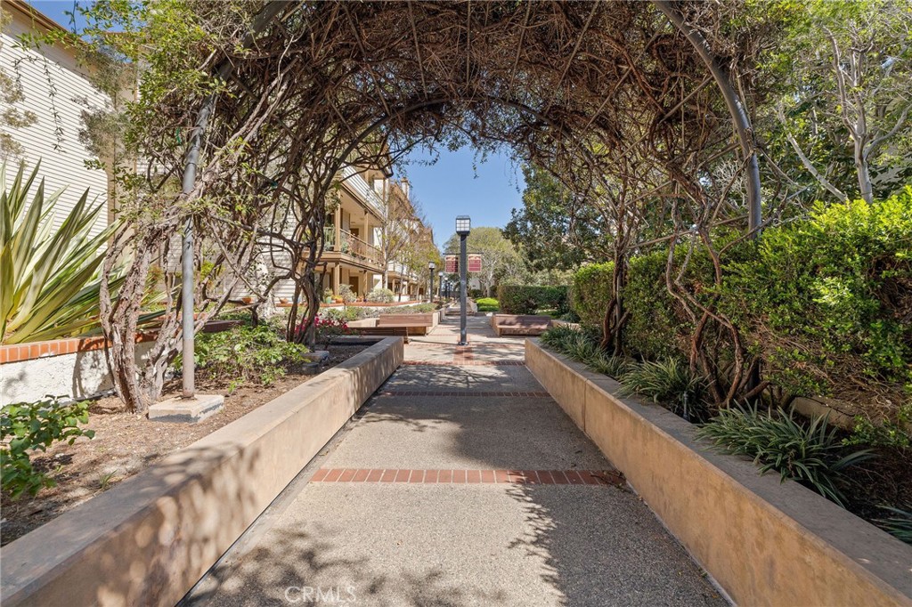 2571 Plaza Del Amo 109