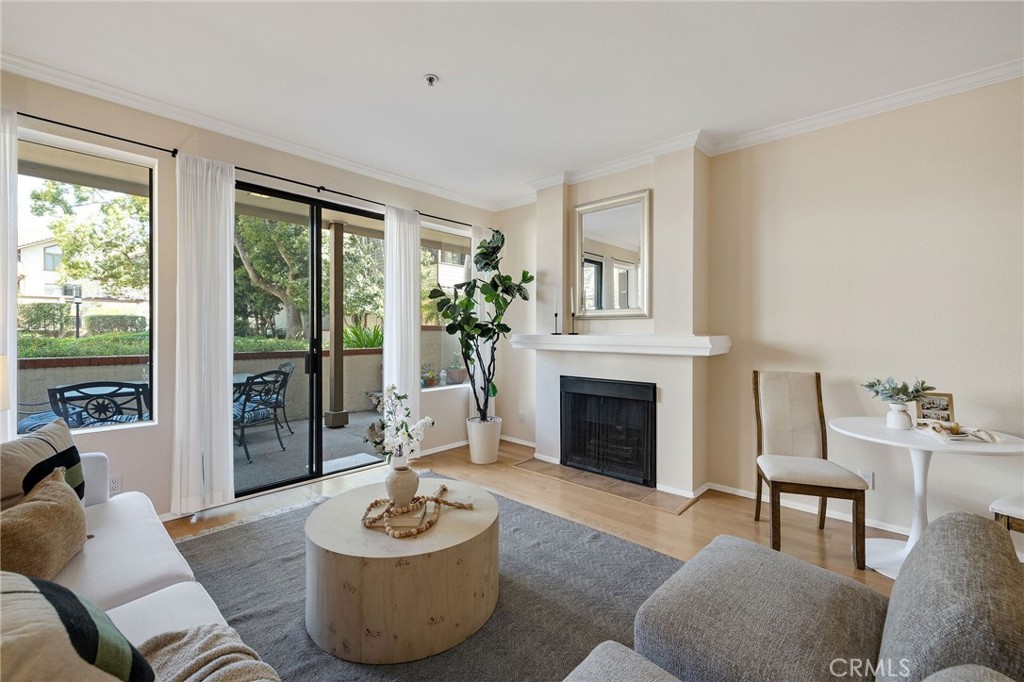 2571 Plaza Del Amo 109