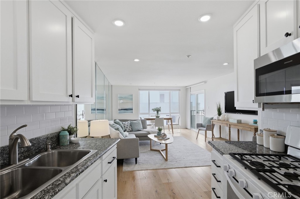 565 Esplanade 312