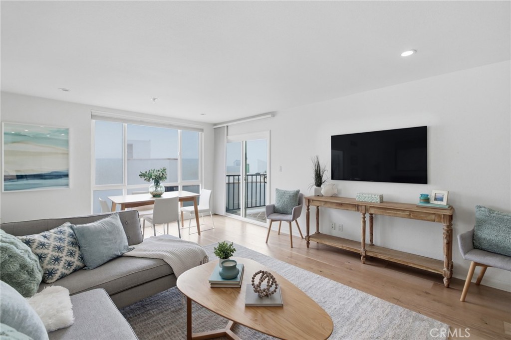565 Esplanade 312