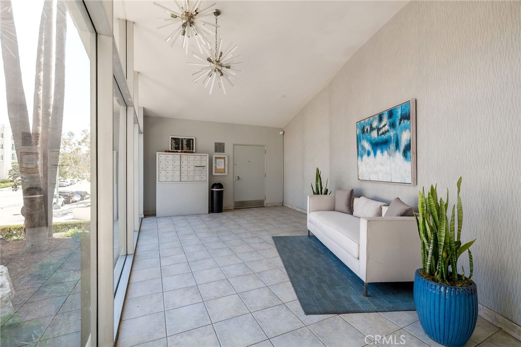 565 Esplanade 312