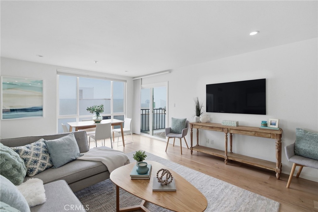 565 Esplanade 312
