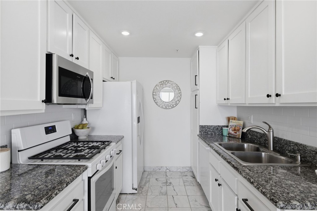 565 Esplanade 312