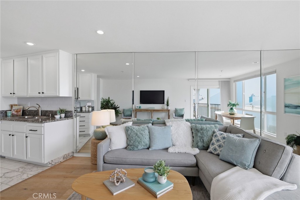 565 Esplanade 312