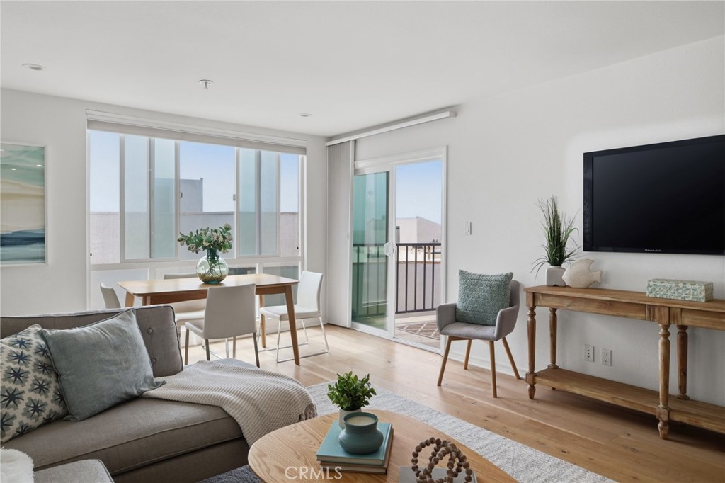 565 Esplanade 312