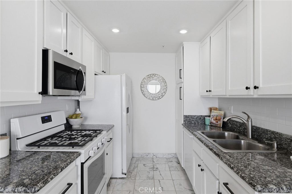 565 Esplanade 312