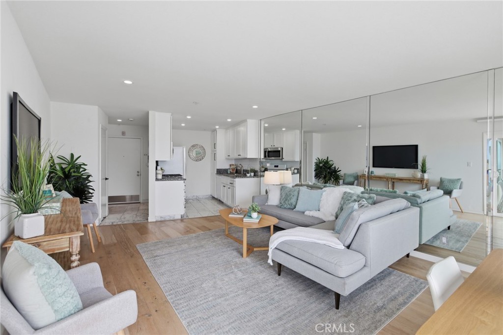 565 Esplanade 312