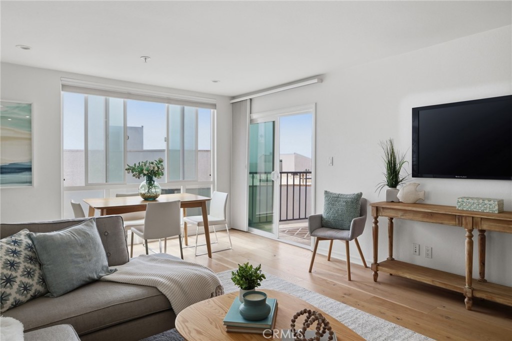 565 Esplanade 312