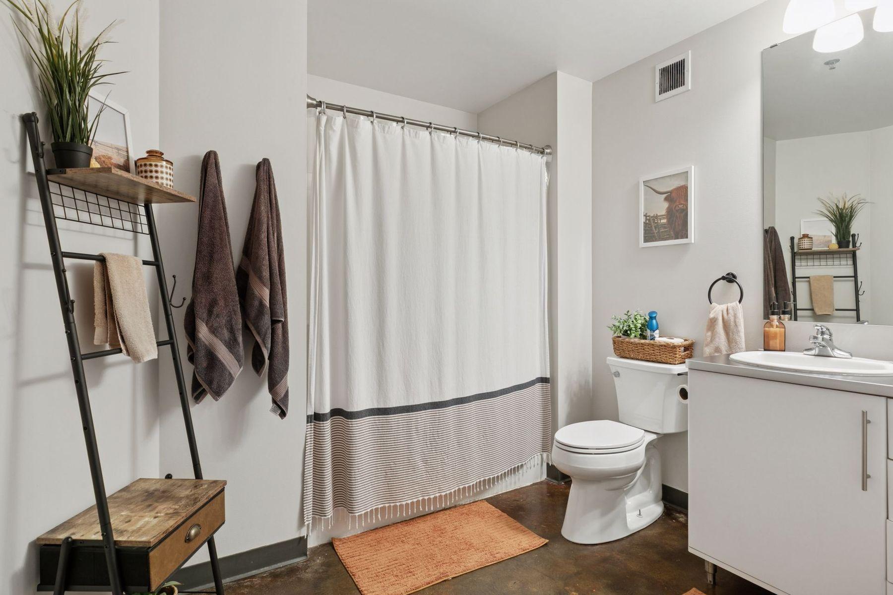 500 Robert Street N Unit: 608