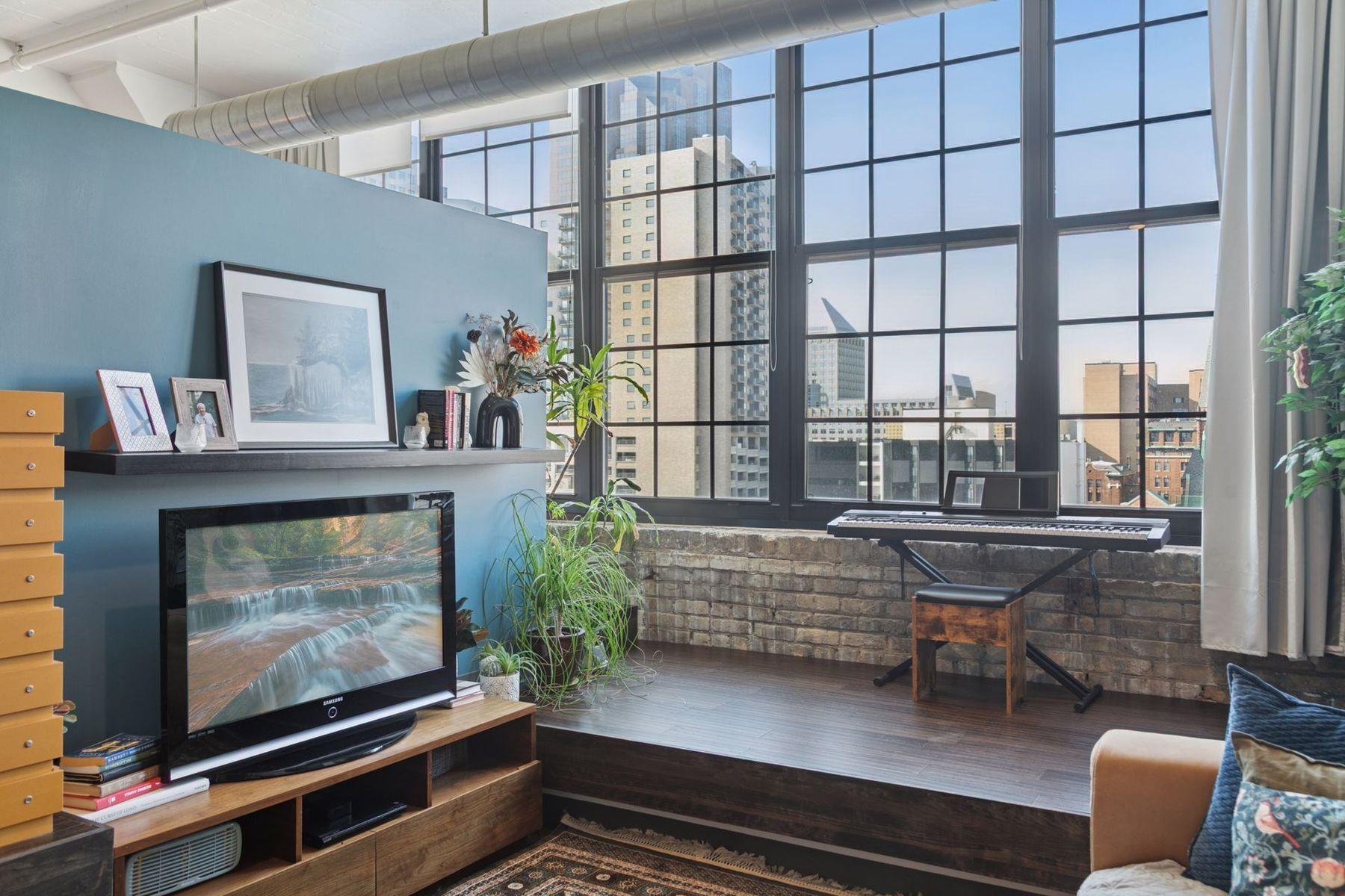 500 Robert Street N Unit: 608