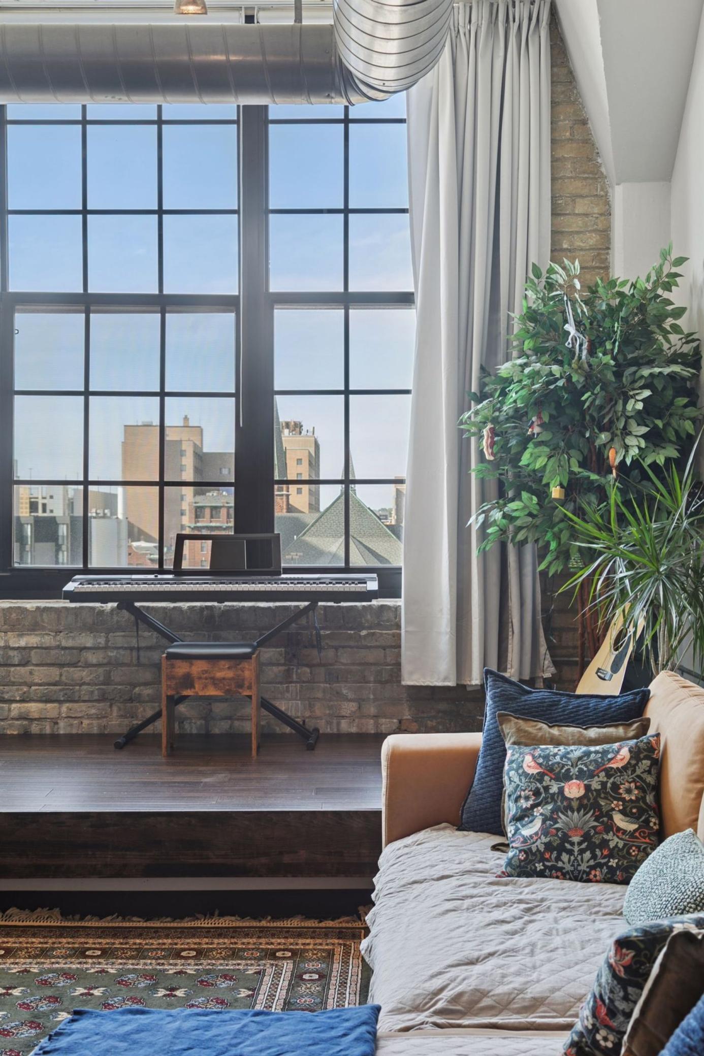 500 Robert Street N Unit: 608