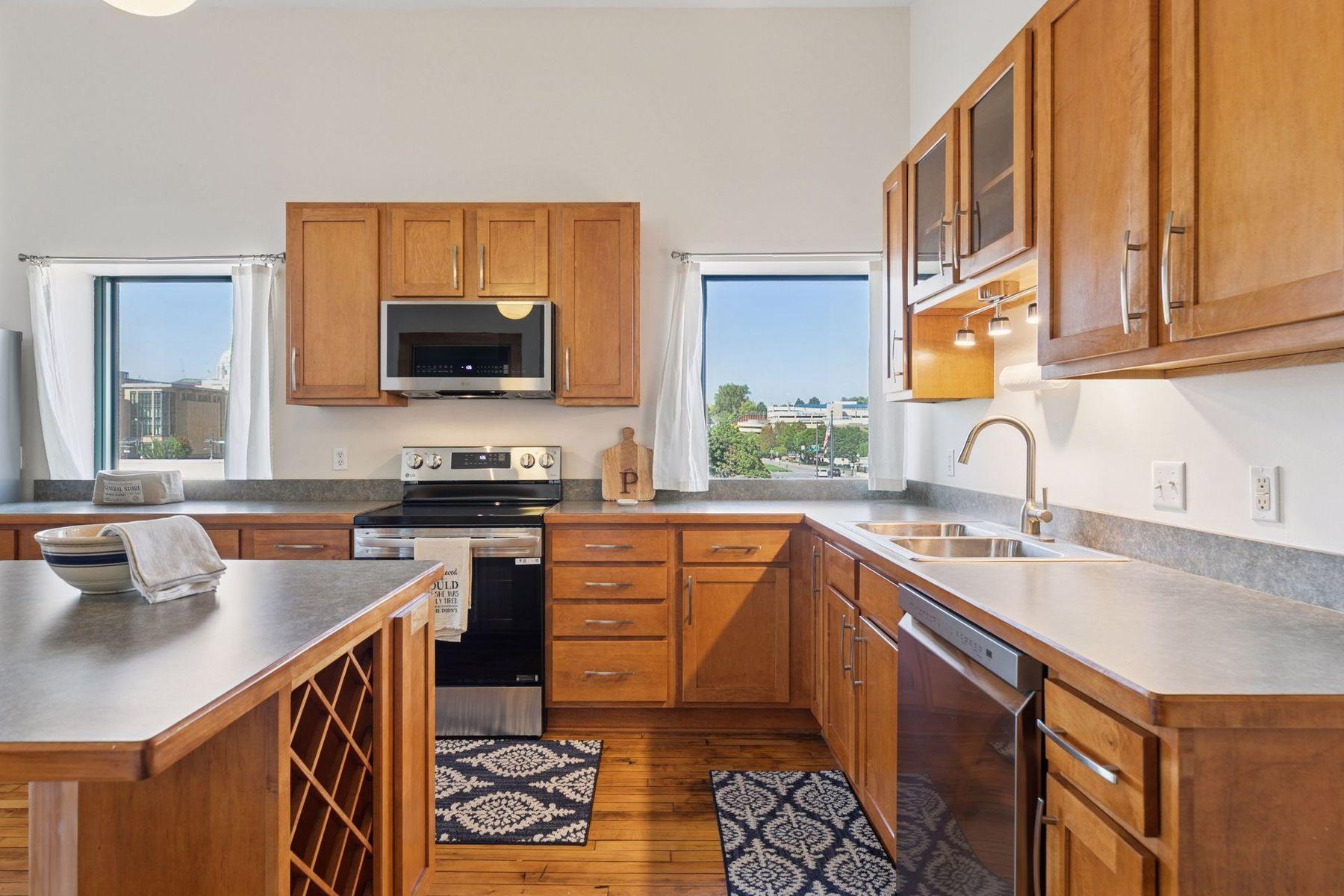 523 Jackson Street Unit: 302