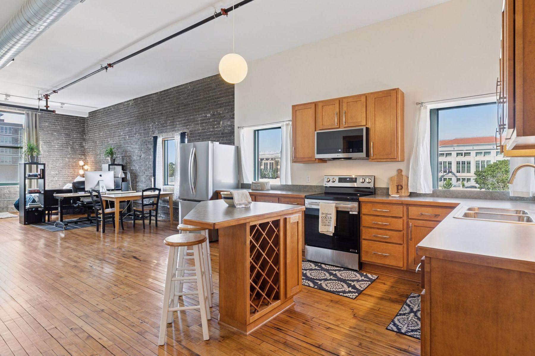 523 Jackson Street Unit: 302