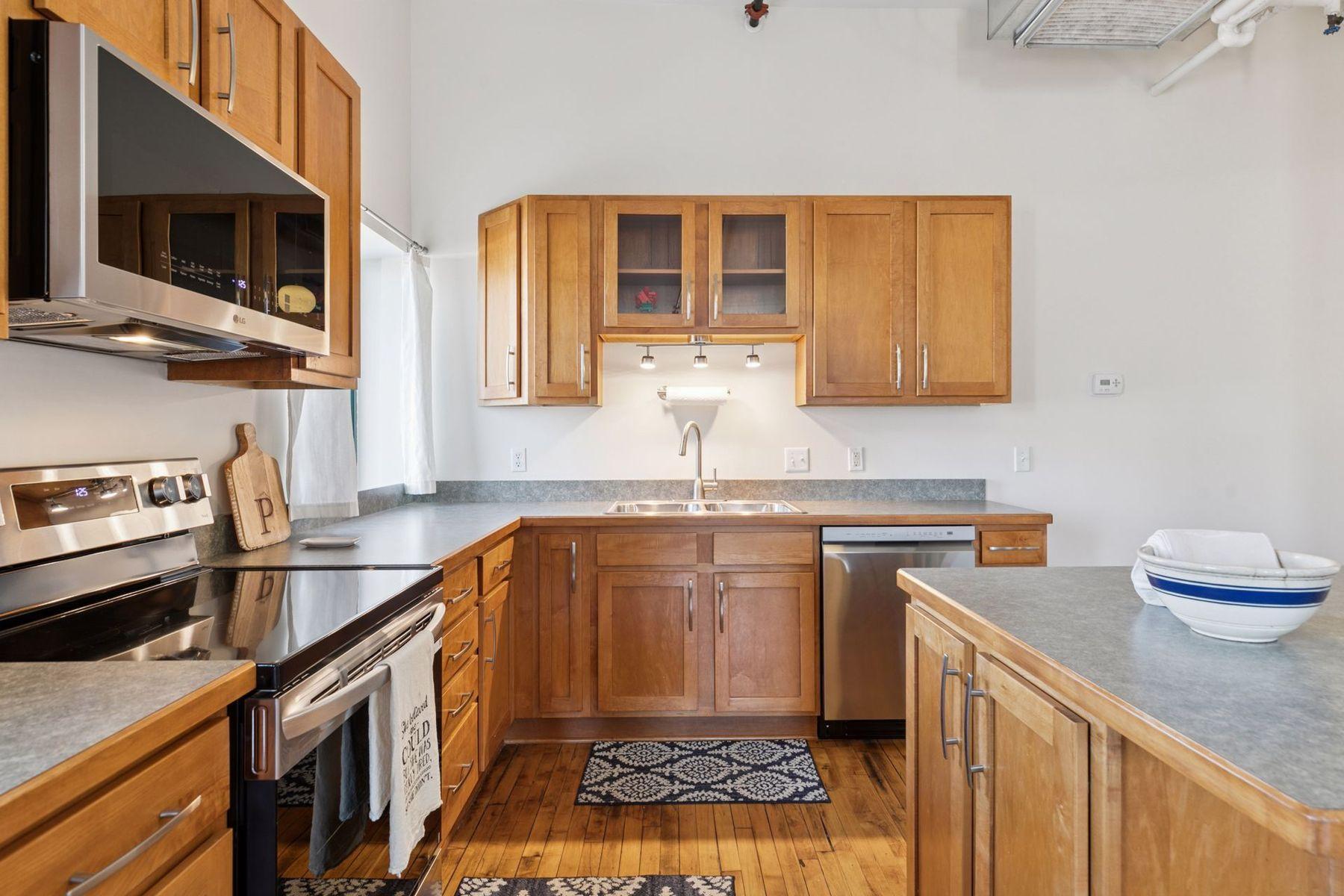 523 Jackson Street Unit: 302