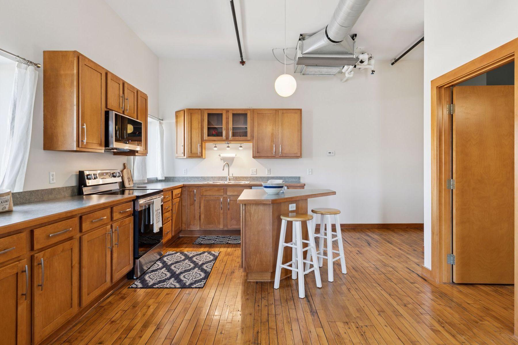 523 Jackson Street Unit: 302