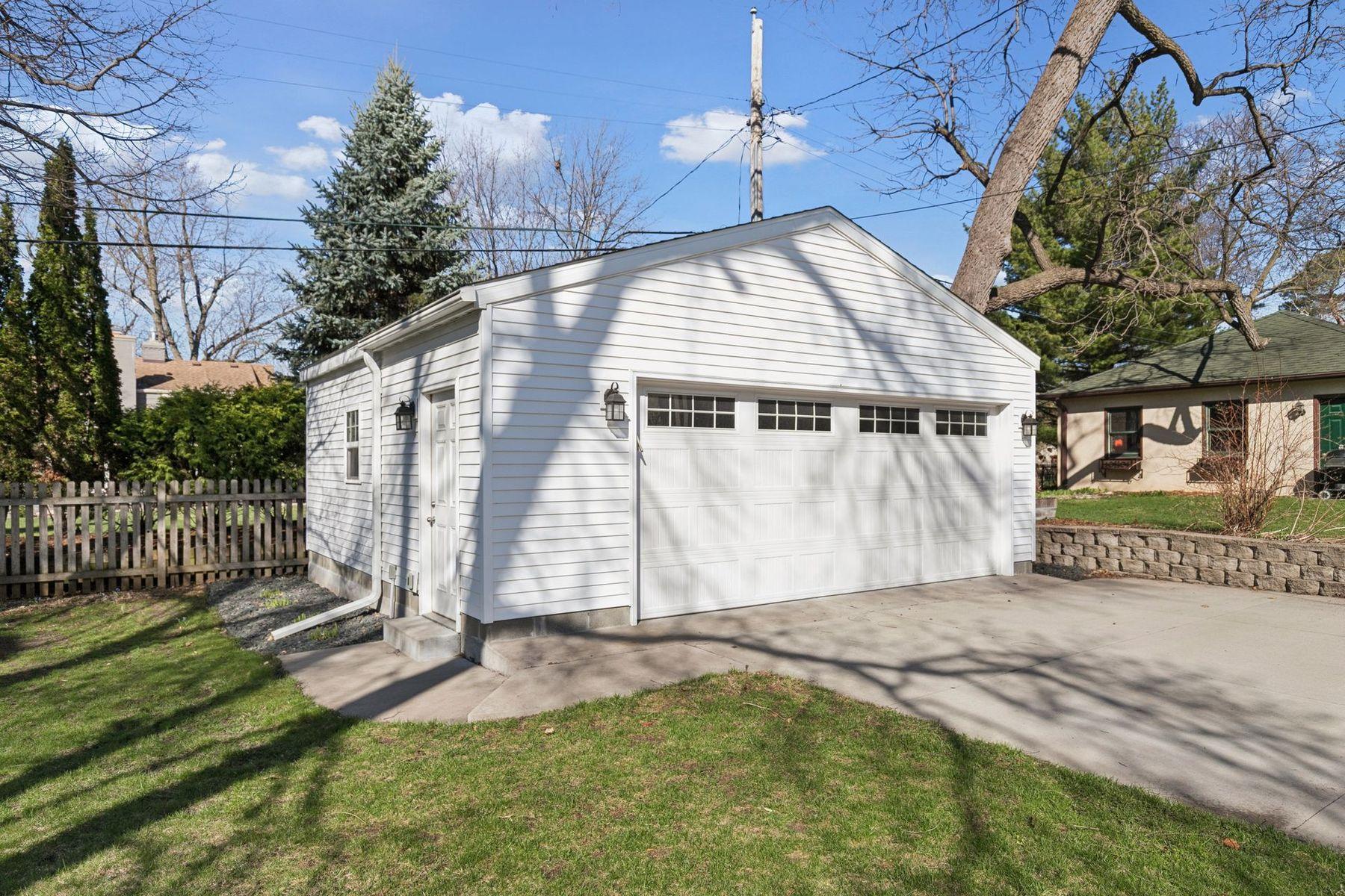 4380 Wooddale Avenue