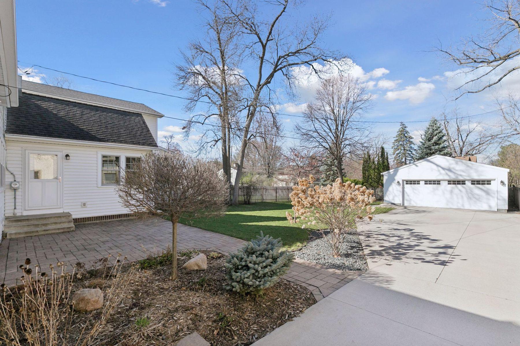 4380 Wooddale Avenue