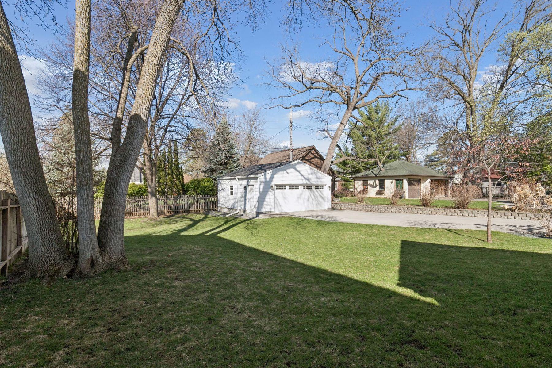 4380 Wooddale Avenue