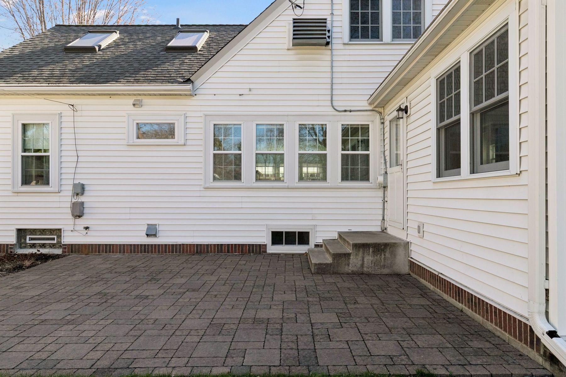 4380 Wooddale Avenue