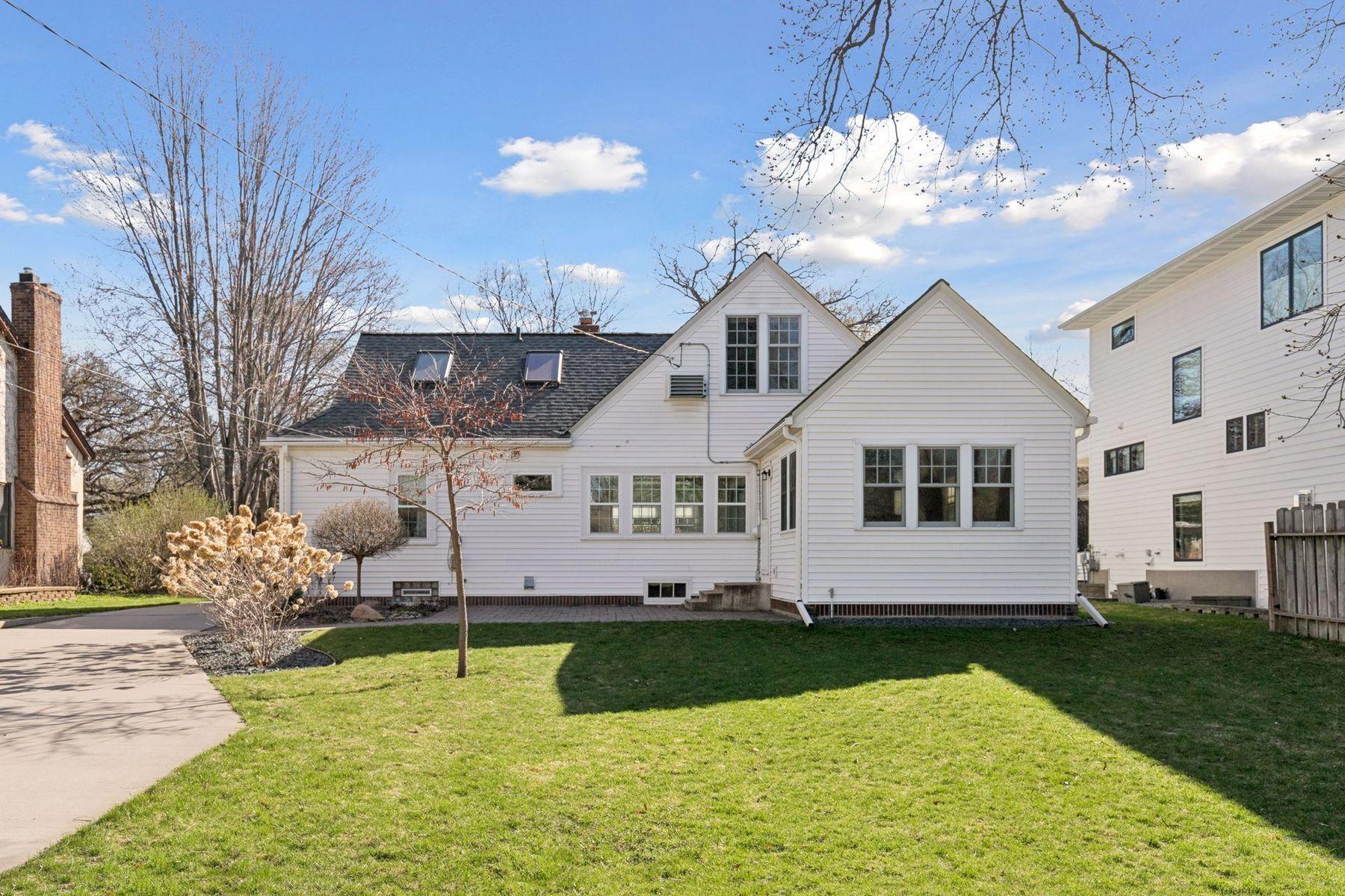 4380 Wooddale Avenue