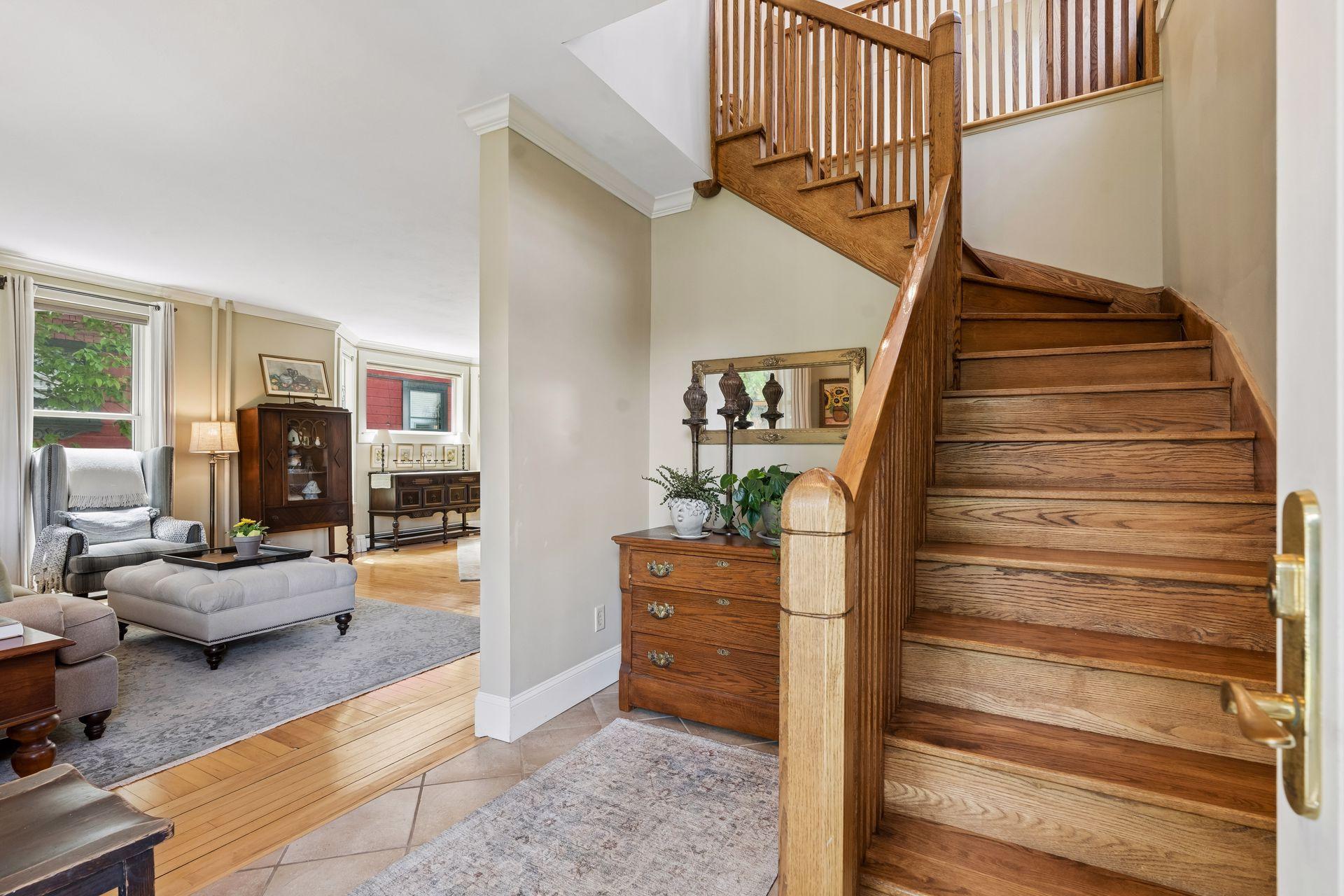 1263 Como Boulevard W