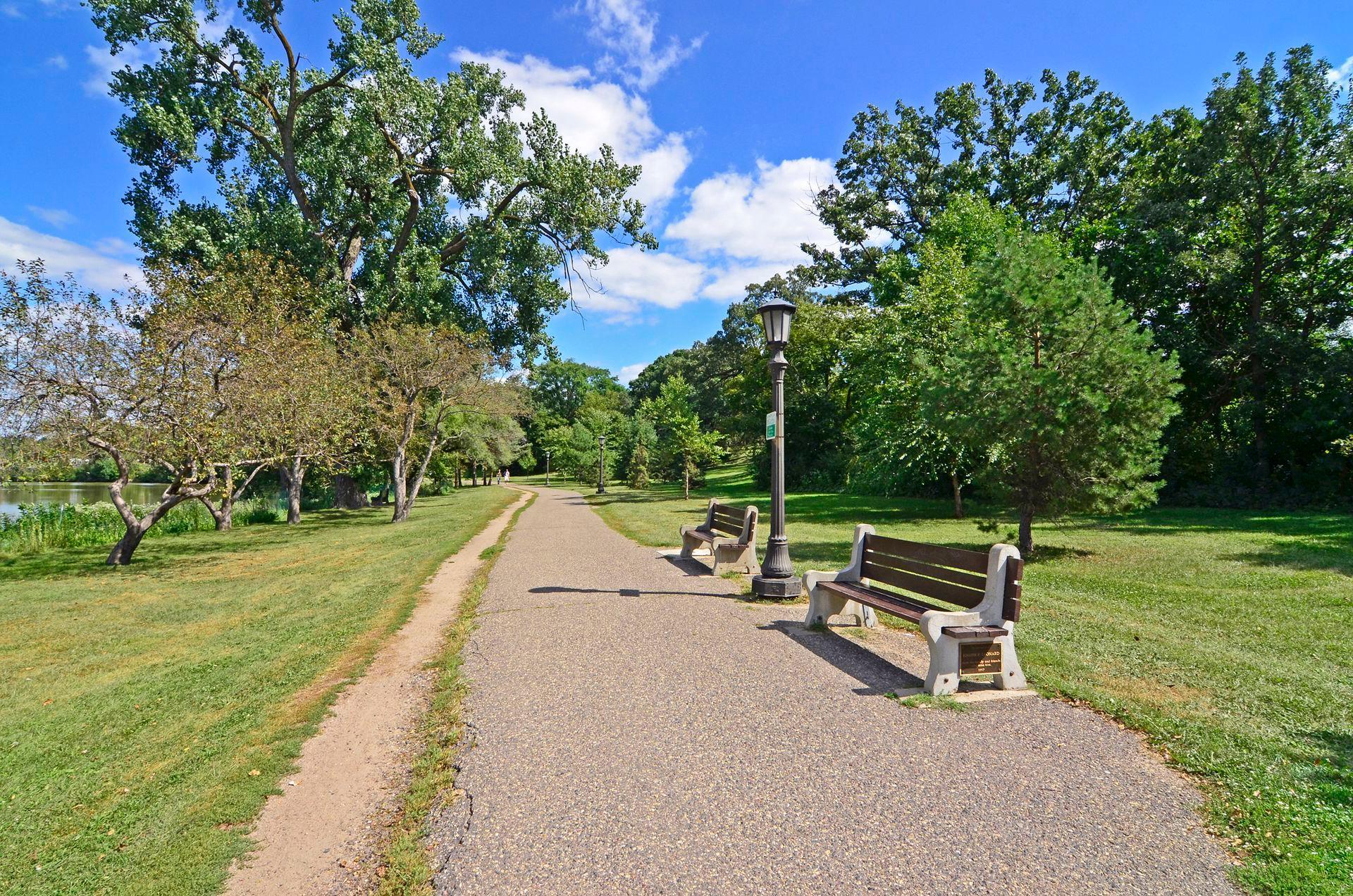 1263 Como Boulevard W