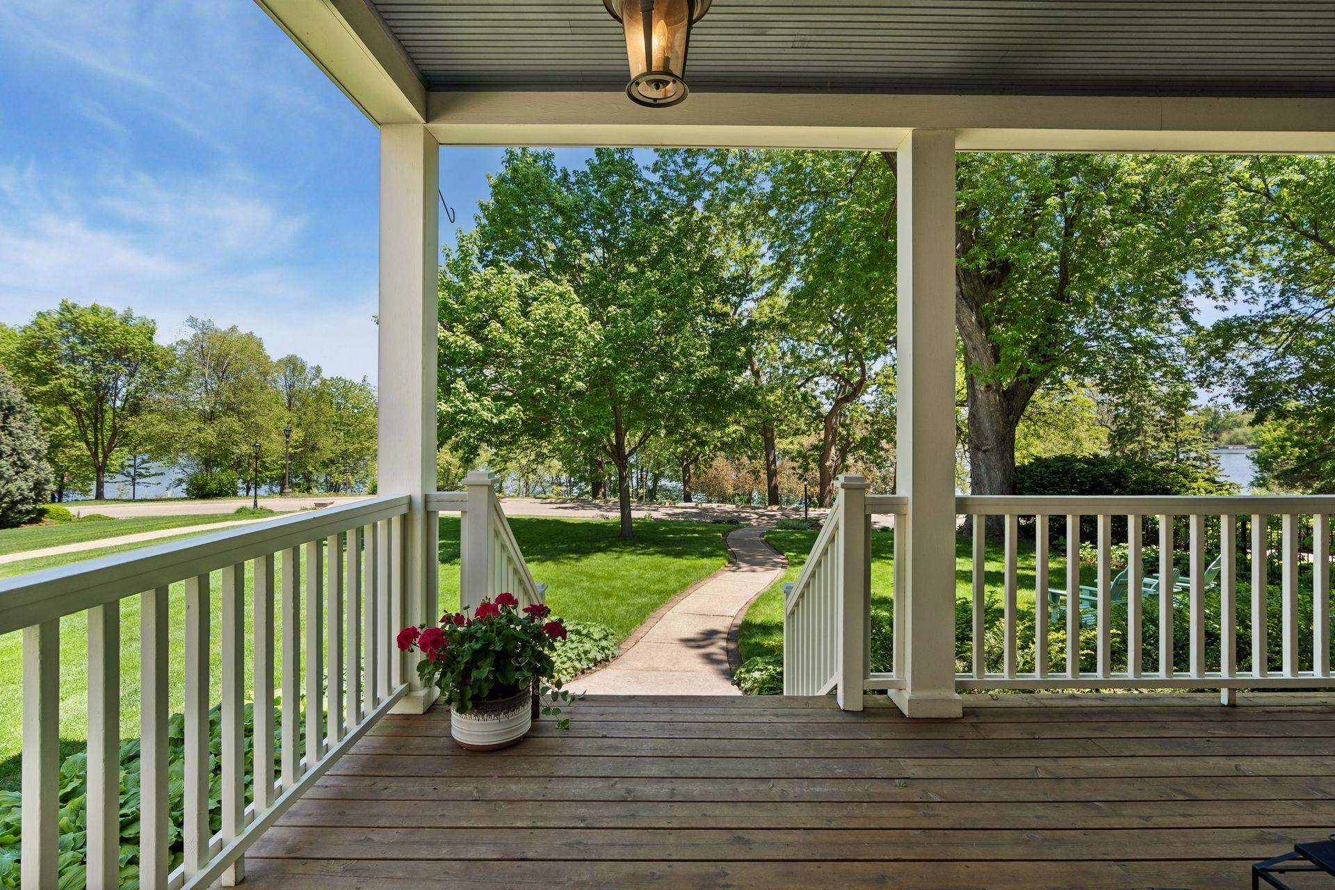 1263 Como Boulevard W