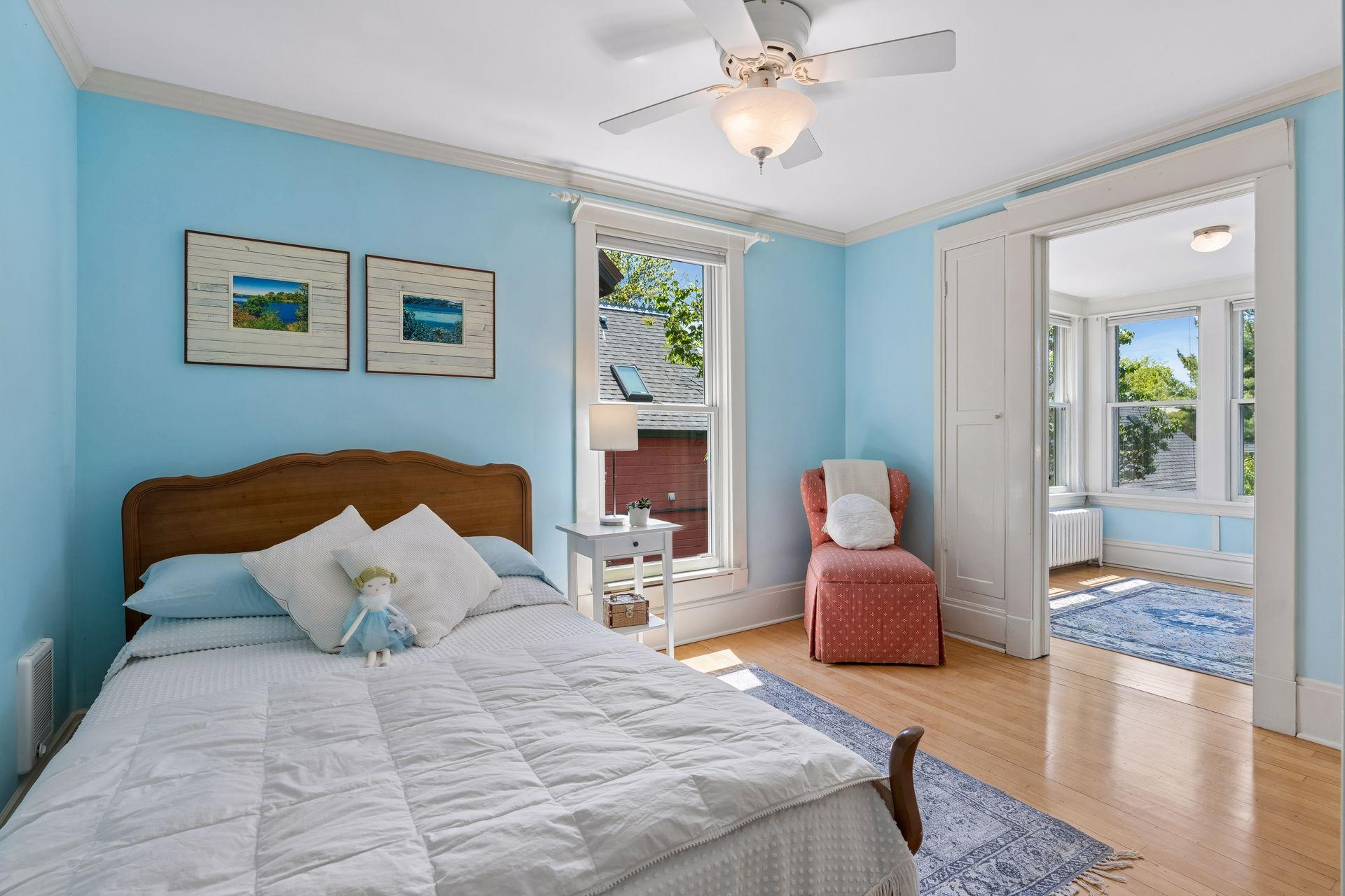 1263 Como Boulevard W
