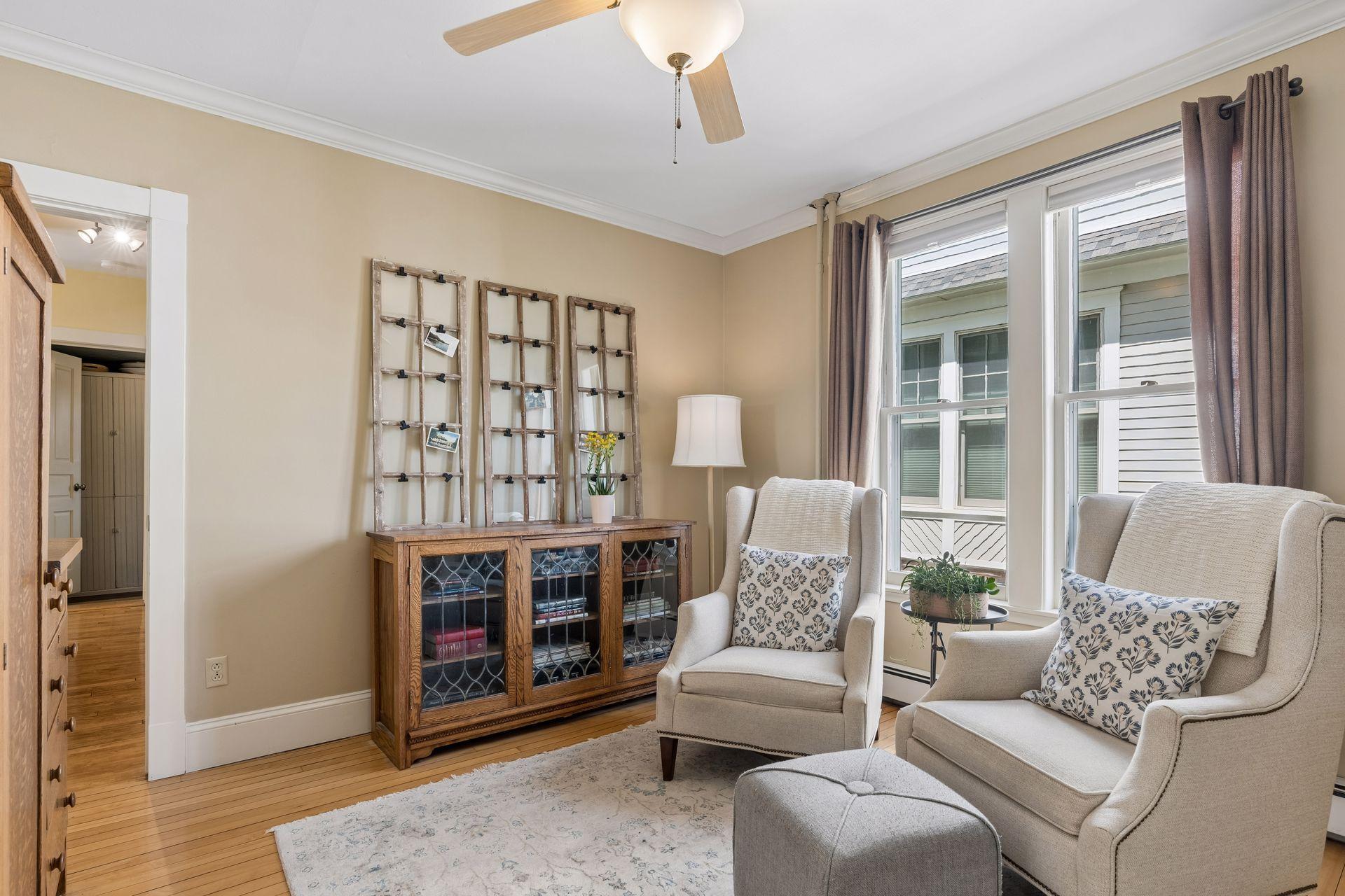 1263 Como Boulevard W
