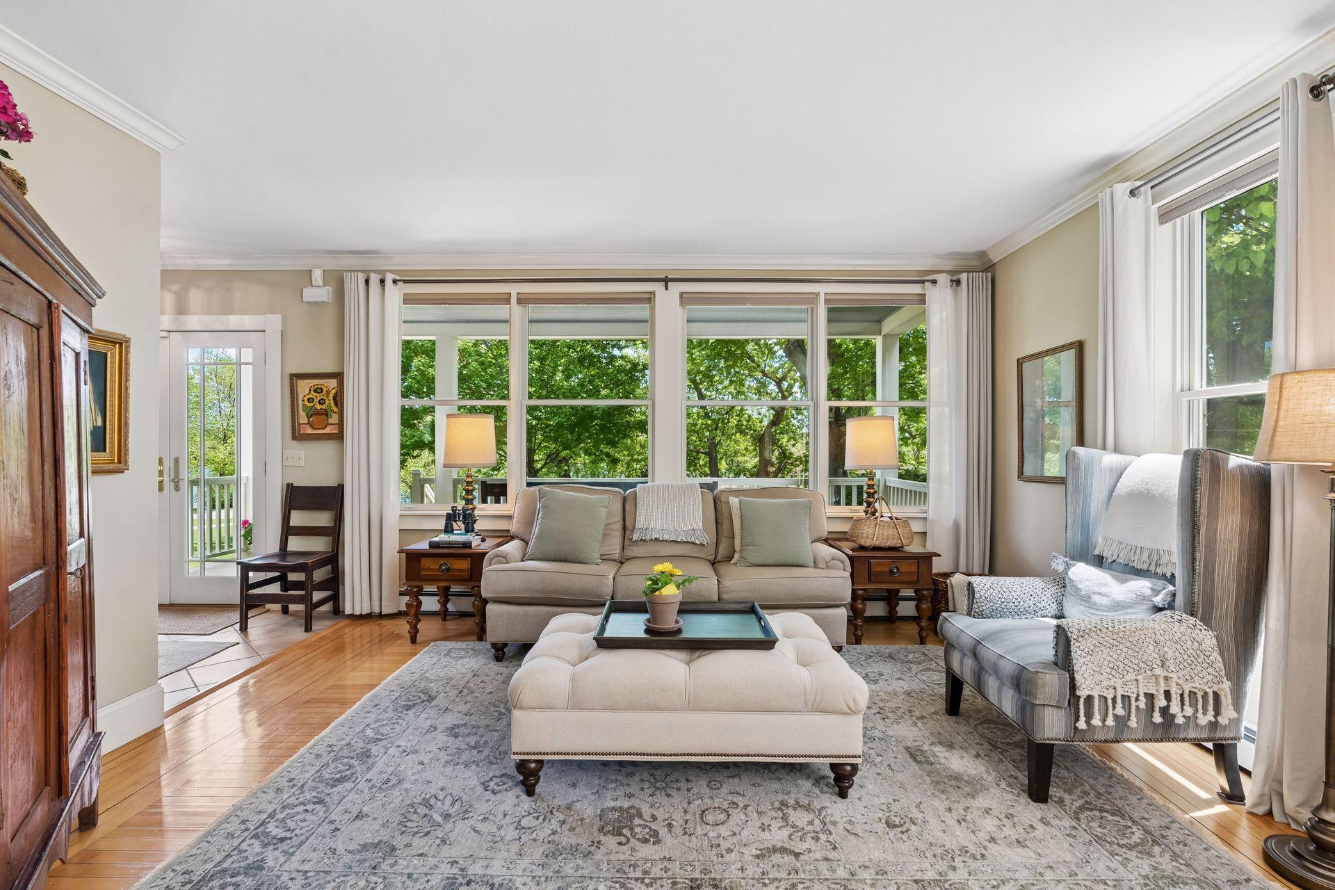 1263 Como Boulevard W