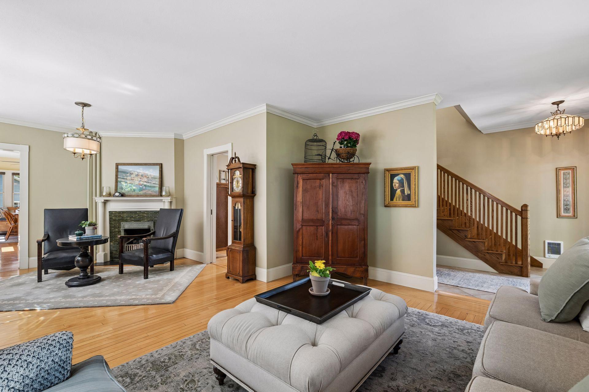 1263 Como Boulevard W