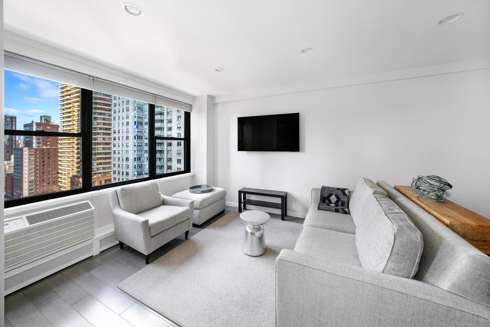 2 TUDOR CITY Place 9OS