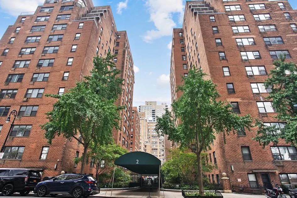 2 TUDOR CITY Place 9OS