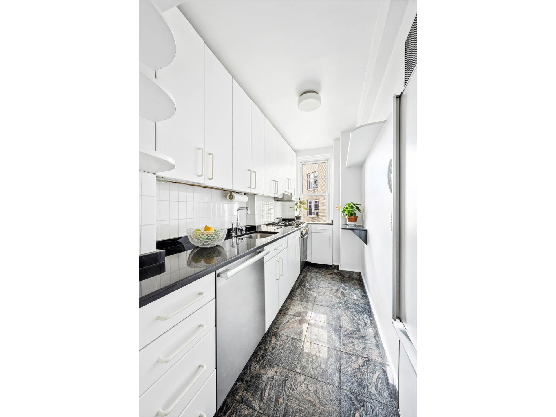 302 W 12TH Street 10A